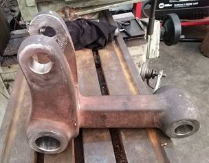 Relleno de alojamientos y barrenado de componetes de hierro fundido de maquinaria pesada_opt